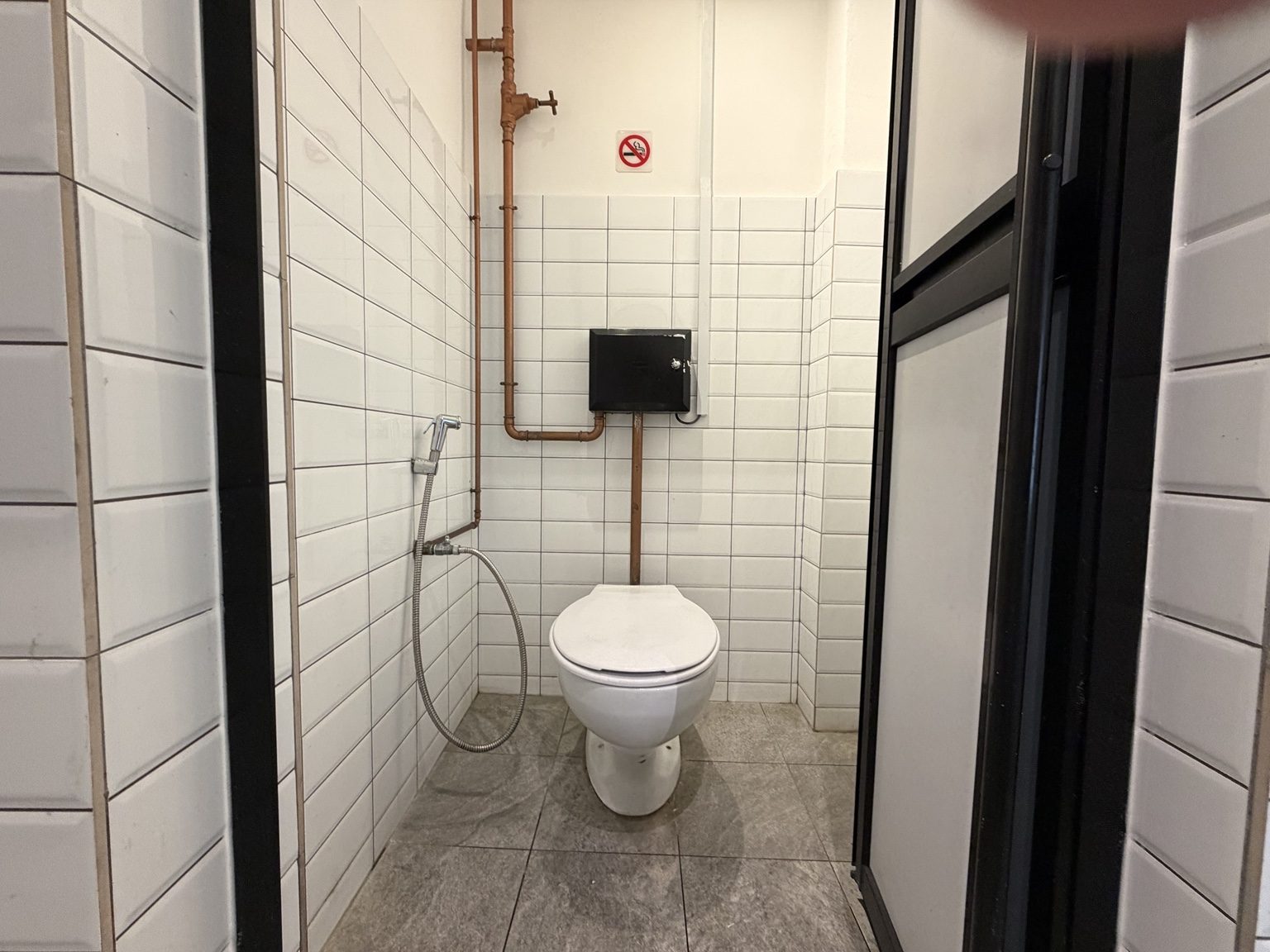 Toilet cubicle