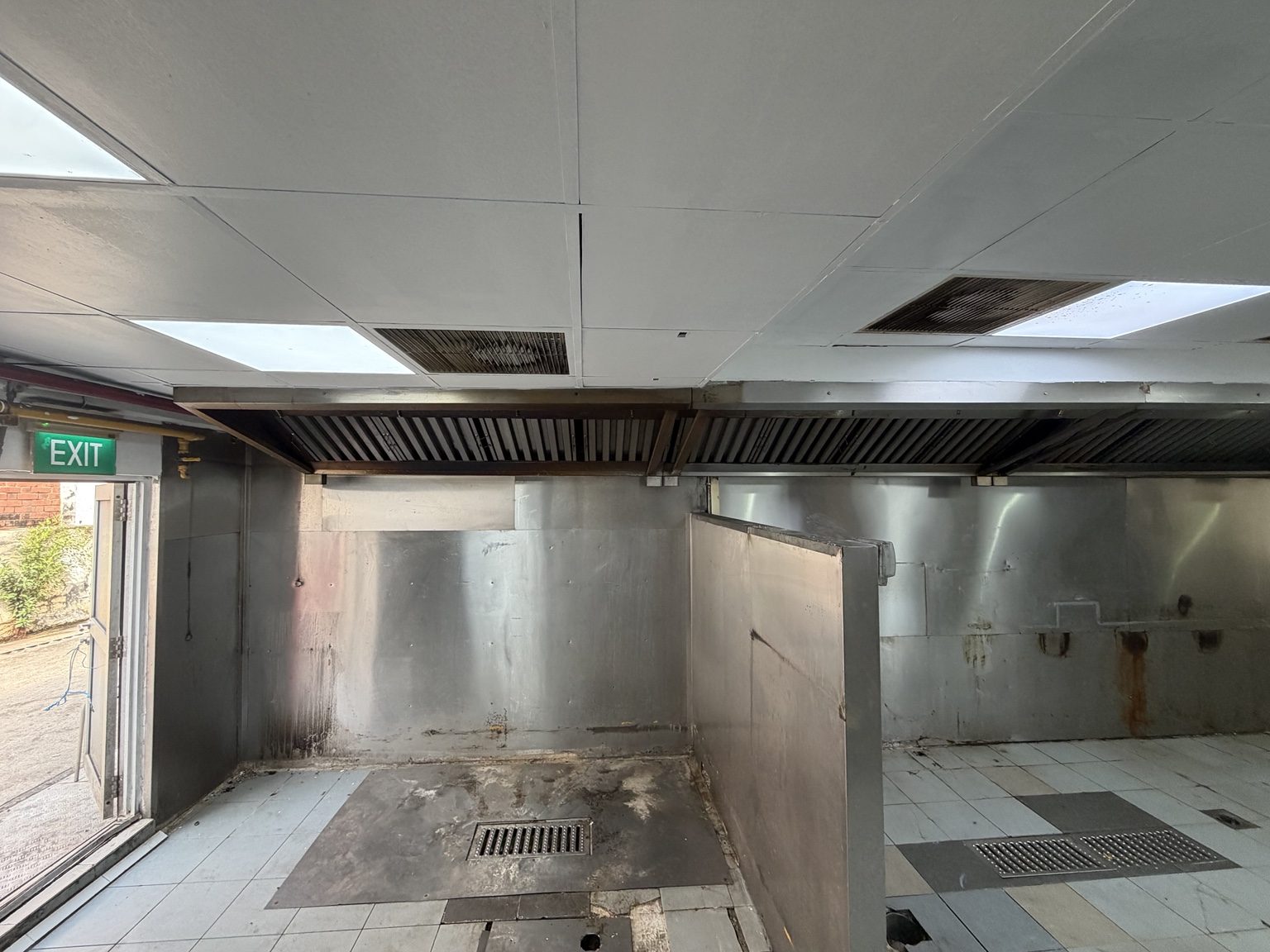 Kitchen with extraction hood, wall panels and floor drains