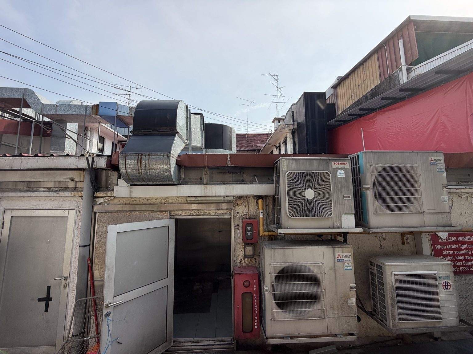 Rear area with exhaust ducts and air-conditioning units