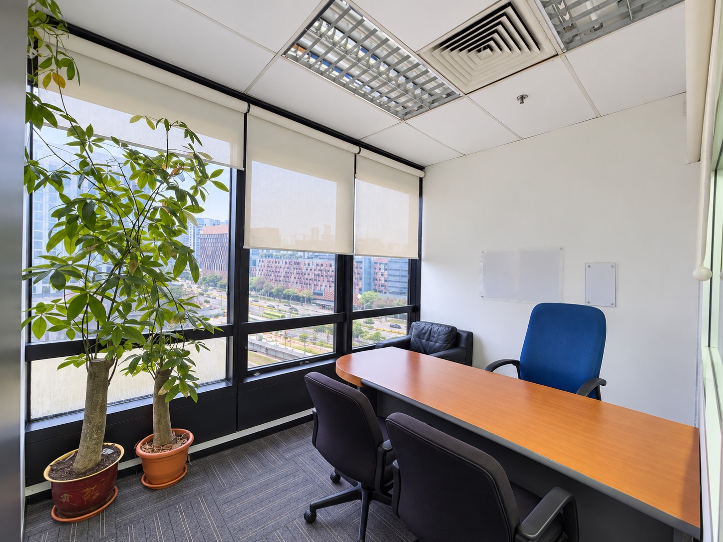 Sim Lim Square #06-15: Window-side room