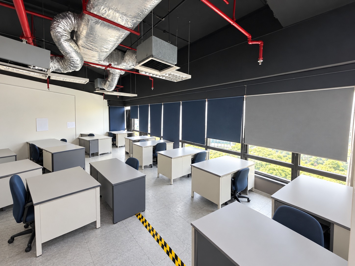 Sim Lim Square #06-15: Main workspace · first view
