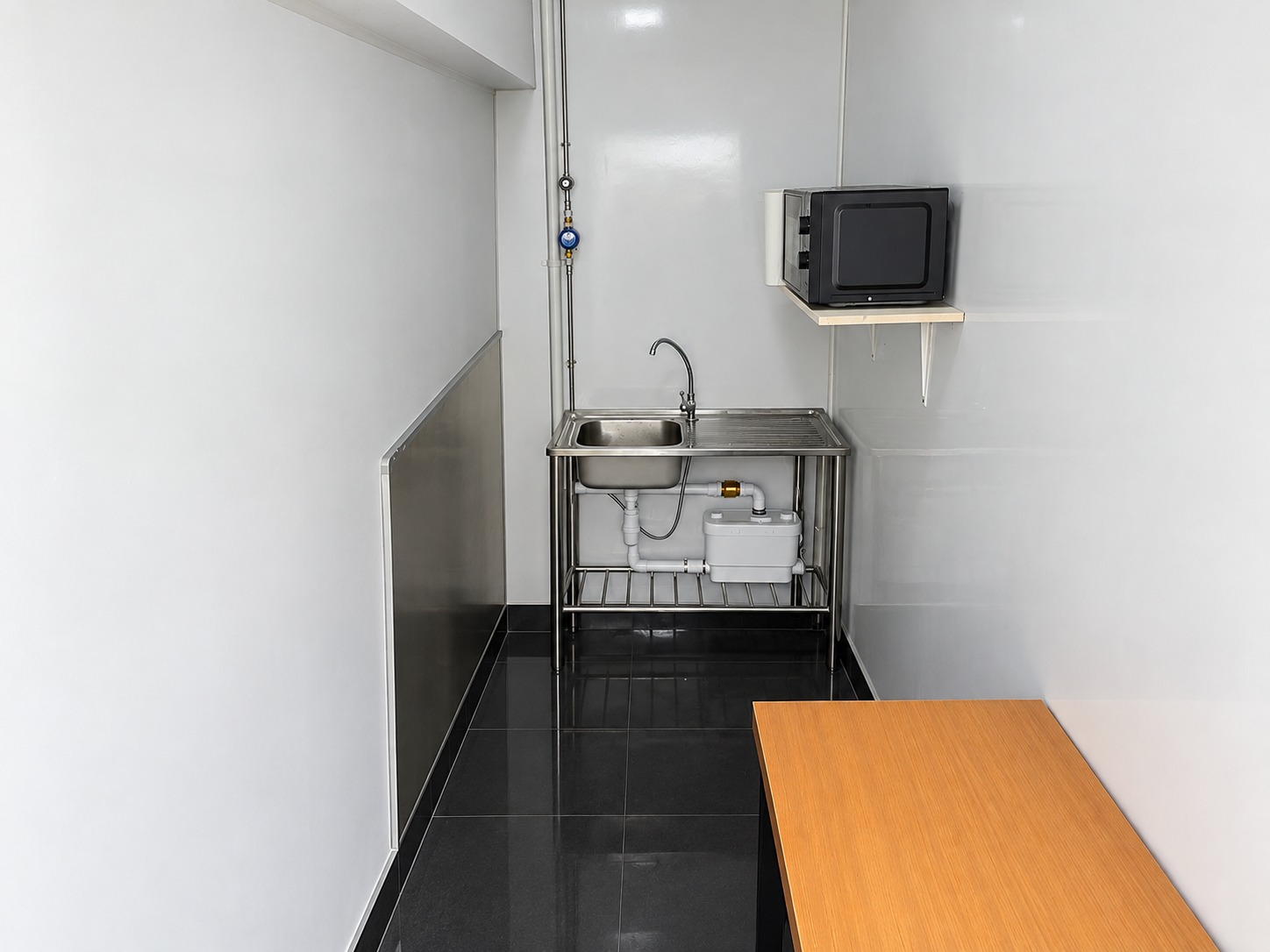 Sim Lim Square #06-15: Pantry